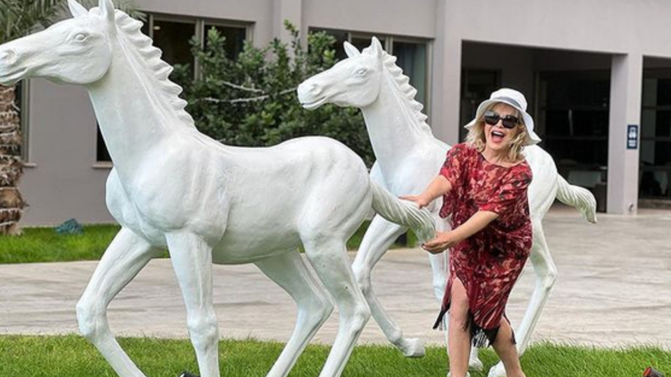 Emel Sayın prensini arıyor