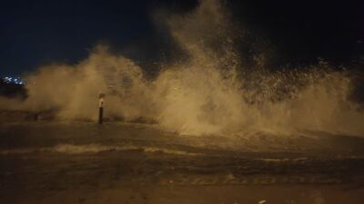 Bursa'da sağanak ve fırtına nedeniyle deniz taştı