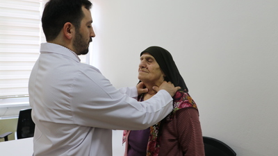 Boğazından 30 santimetre tiroit kitlesi çıkarıldı!