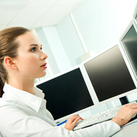 İstihdamdaki 100 kişiden 23’ü kamuda