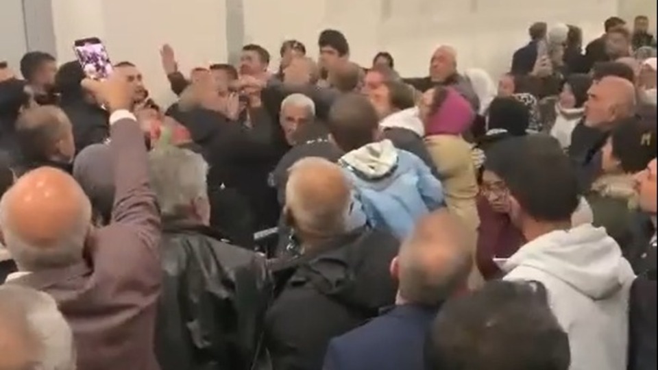 Havalimanında 'karşılama' arbedesi!