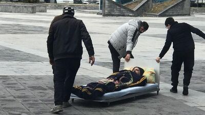 Şoke eden görüntü! Boşanma davasına bu şekilde getirildi