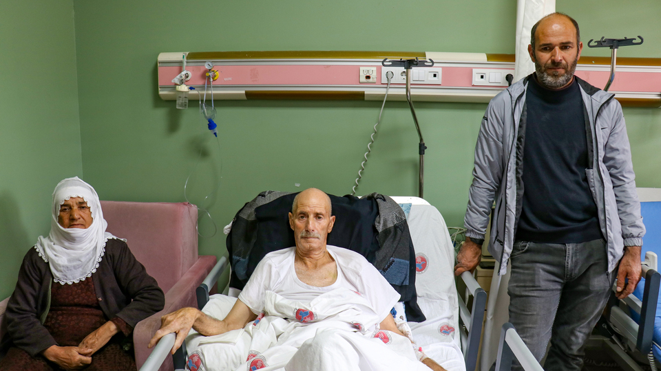 Oğlunun kalp masajıyla hayata tutundu!