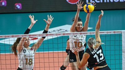 VakıfBank, THY'yi 3-1'le geçti!