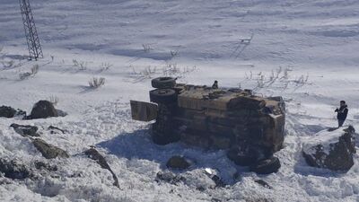 Askeri araç devrildi: 6 yaralı