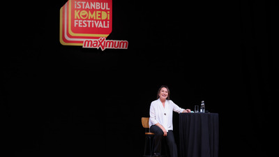 Gülmeceli canlı biyografi sunumu