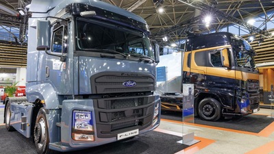 Türk ticarilerden Fransa'da gövde gösterisi