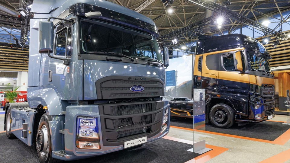 Türk ticarilerden Fransa'da gövde gösterisi