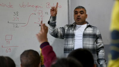 Enkazdan kurtarıldı! Sağlık sorunlarına rağmen öğrencilerini bırakmadı