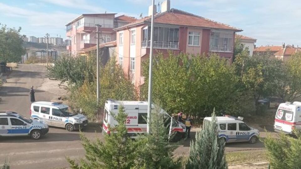 Gelin kaynanasının boğazını kesti!