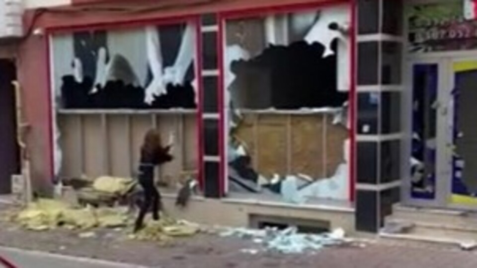 Eski patronuna kızdı, keserle parçaladı!