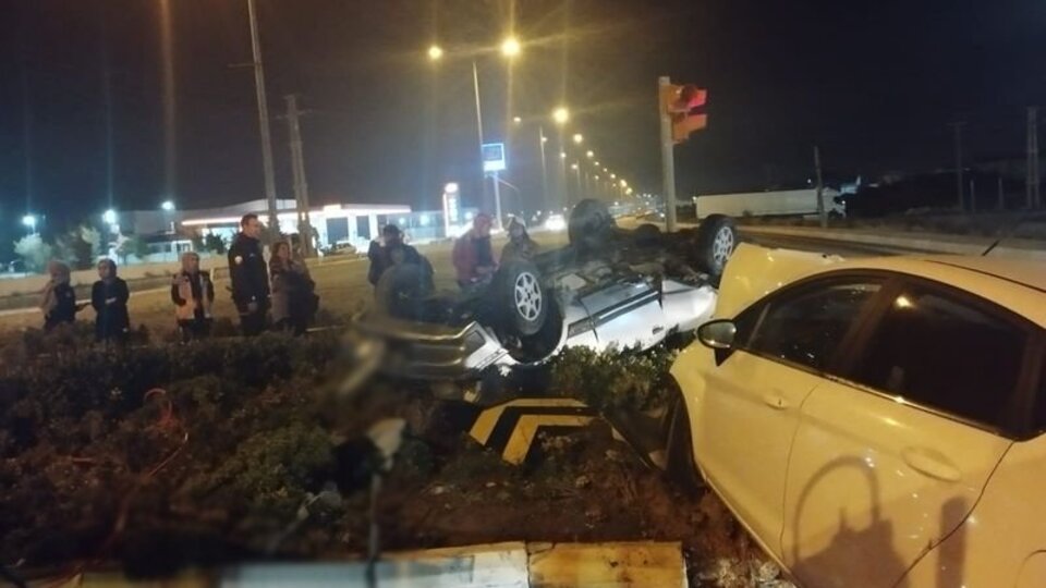 Balıkesir'de iki otomobil çarpıştı: 1 ölü, 2 yaralı
