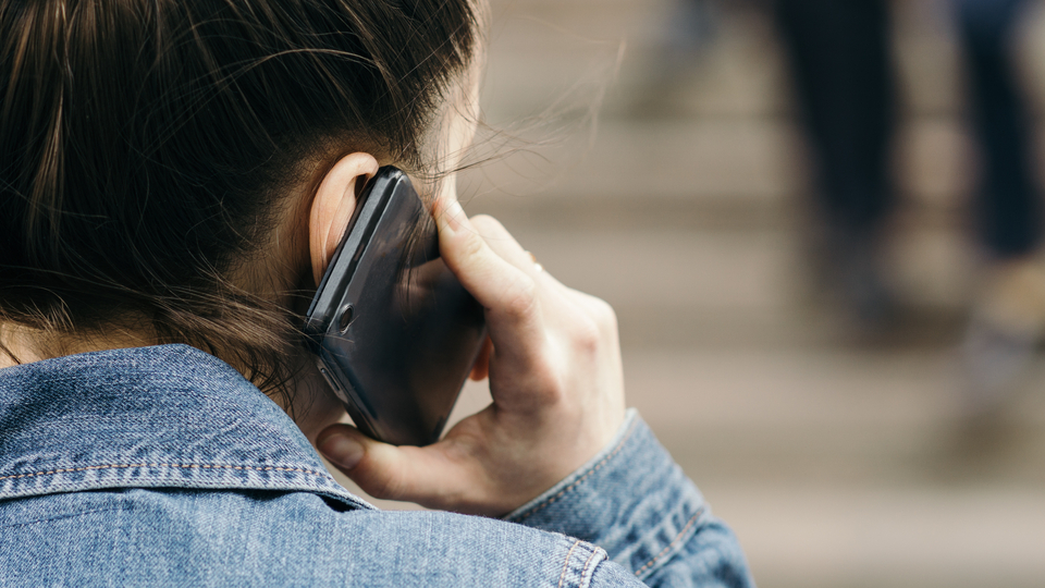 Telefonun yanlış kullanımı fıtık nedeni!