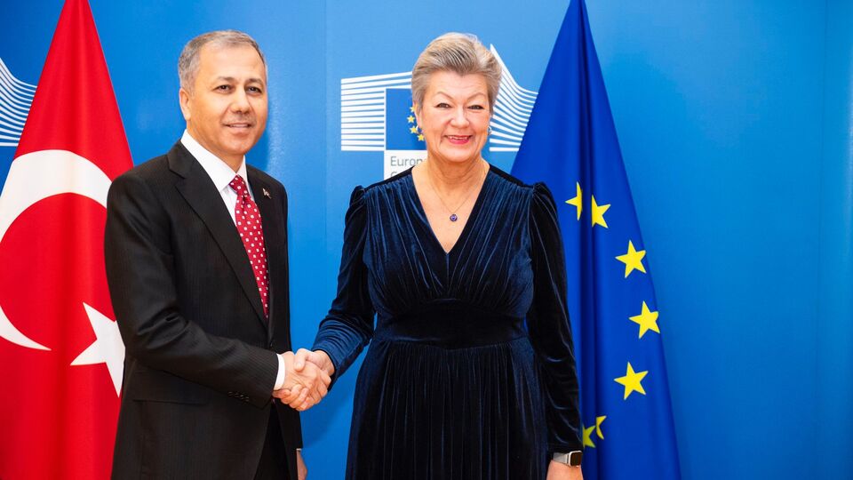 AB'den vize serbestisi açıklaması