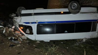 İşçi servisi devrildi: 1'i ağır 3 yaralı