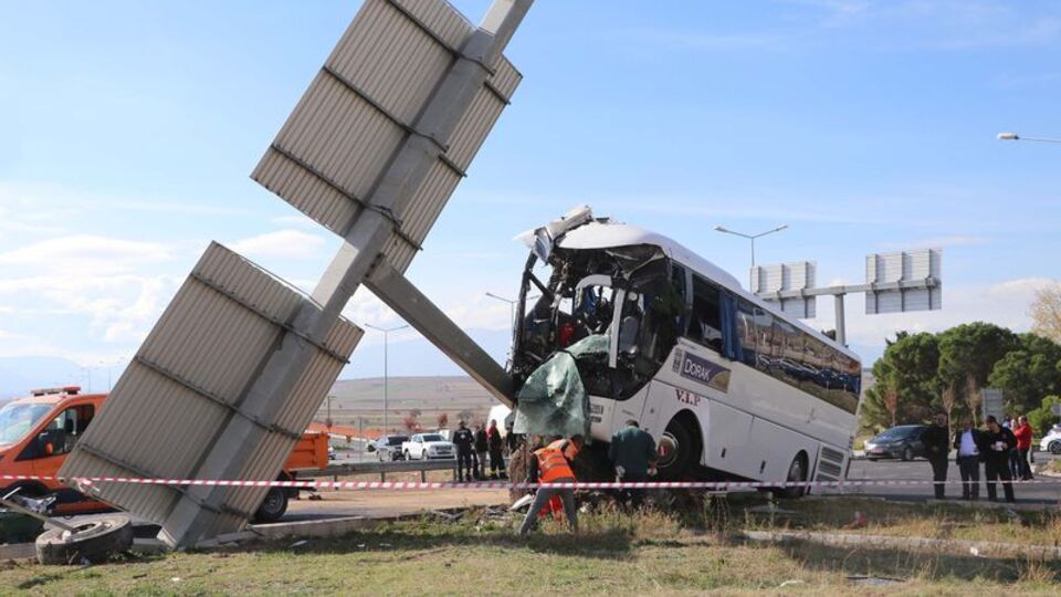 Tur otobüsü faciasında ölü sayısı 3'e çıktı