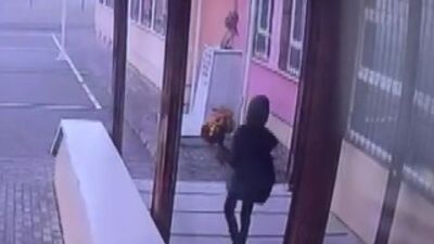 Minik öğrenci duygulandırdı