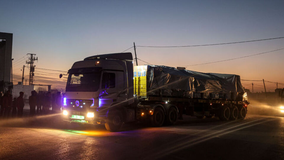 Gazze'nin kuzeyine 49 gün sonra ilk kez yardım malzemesi ulaştı