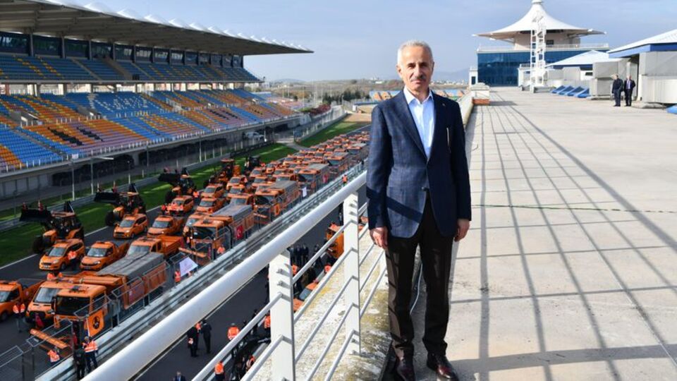 "Kış lastiksiz yola çıkmayalım"