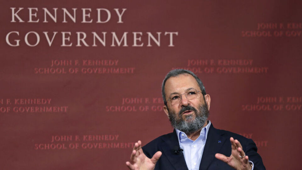 Eski İsrail Başbakanına ihanet suçlaması