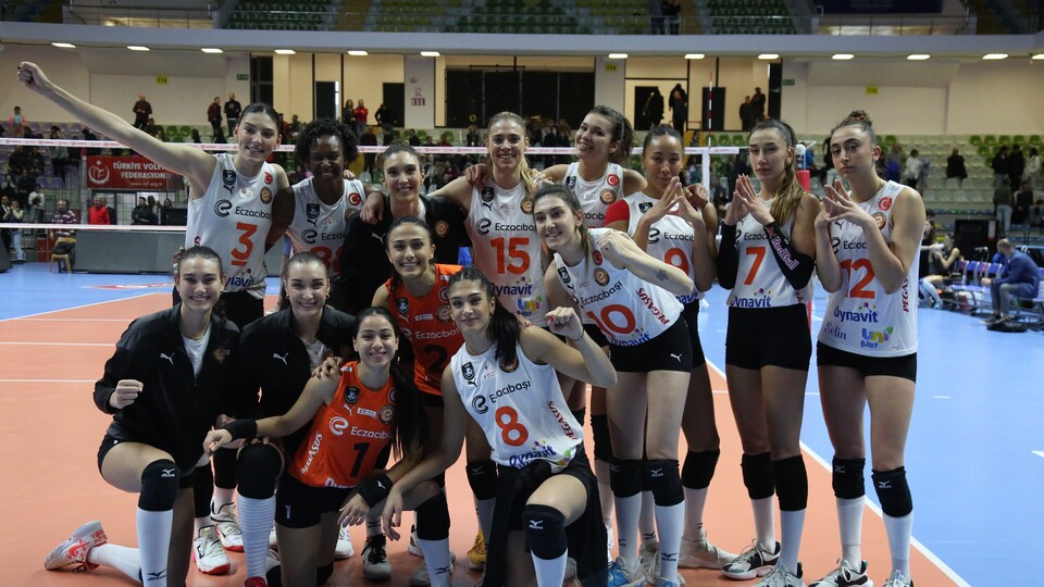 Eczacıbaşı serisine devam ediyor