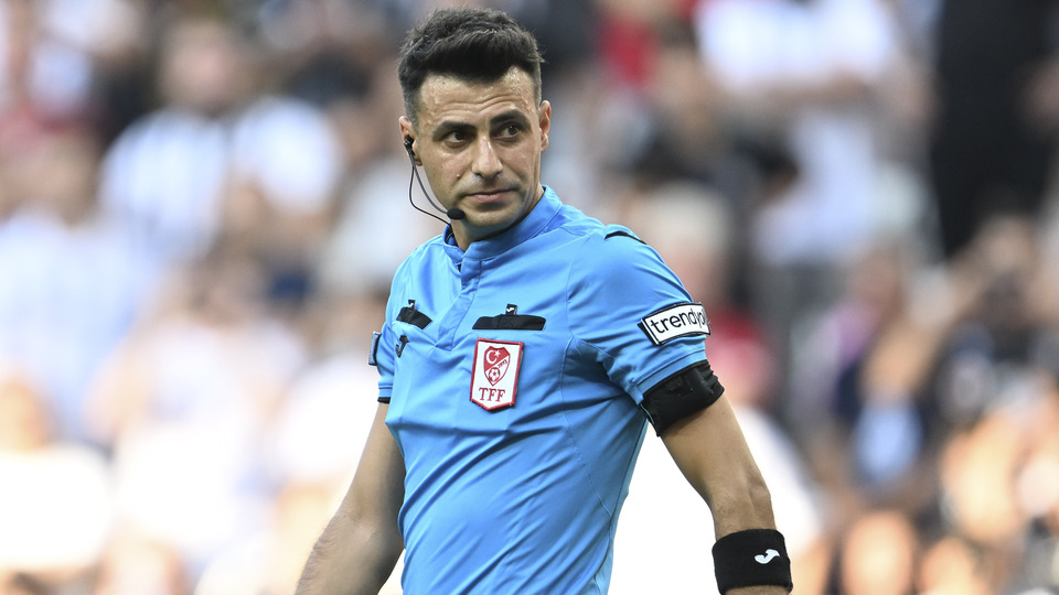 Hakem Ali Şansalan maça devam edemedi!