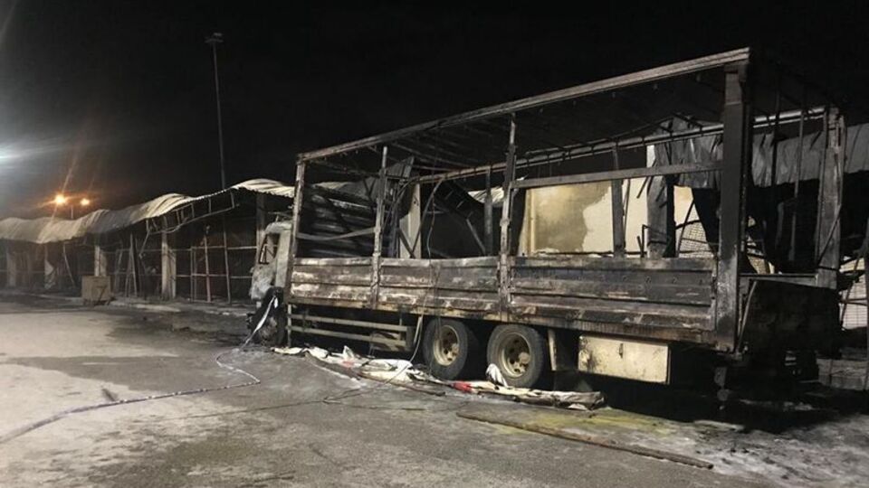 İzmir'de çıkan yangında 10 araç zarar gördü
