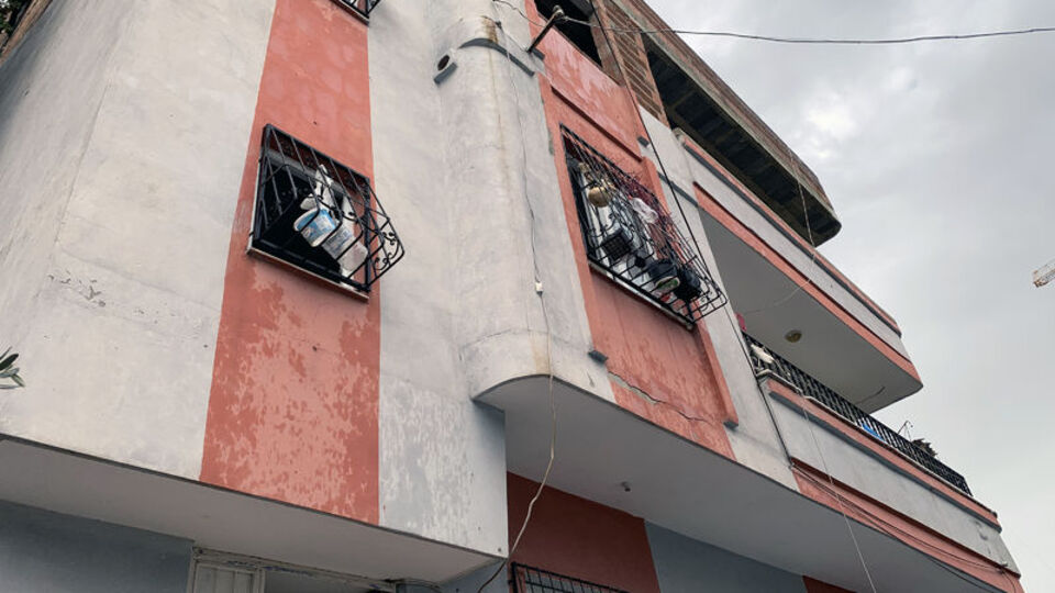 Cani adam karısına ve annesine kurşun yağdırdı!