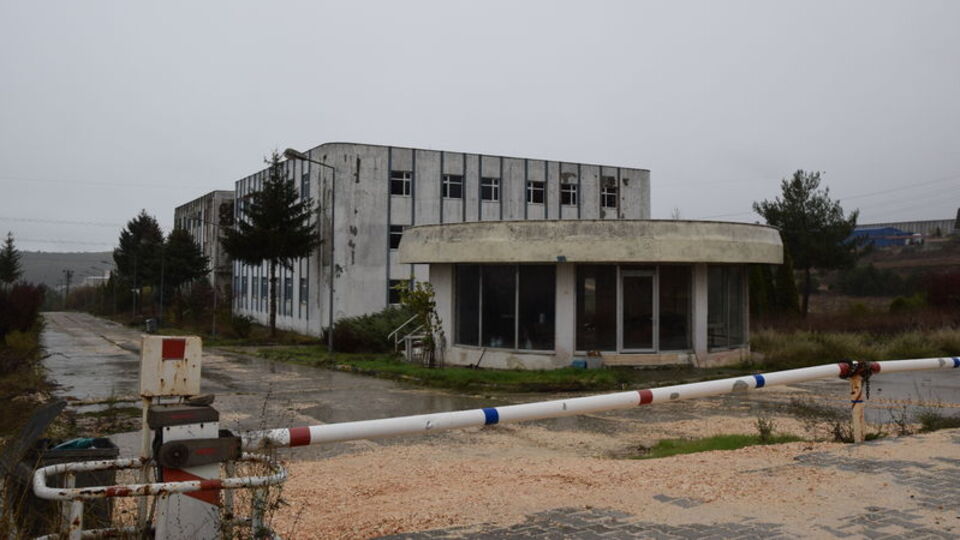 Atıl fabrikada cansız beden bulundu