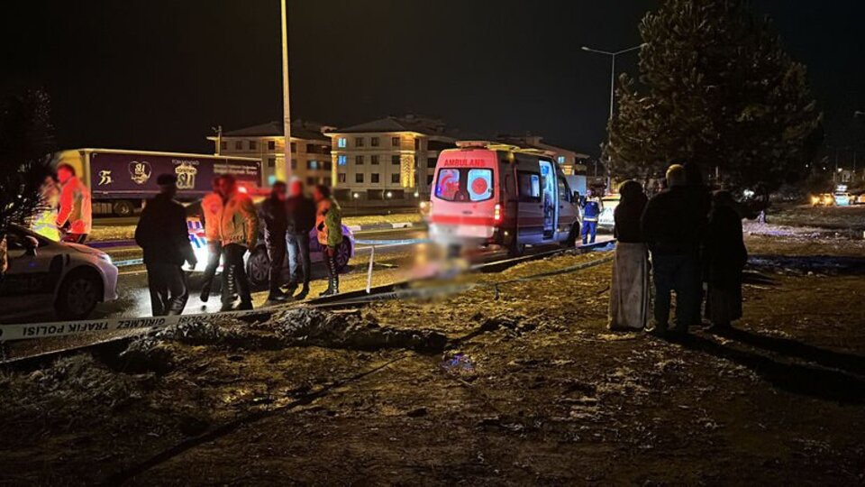 Evli çifte otomobil çarptı: 1 ölü, 1 yaralı