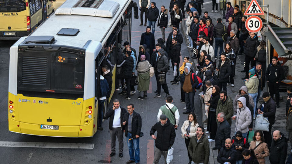 İstanbul'da "kışkırtılmış trafik"...30 milyon yolculuk yapılıyor