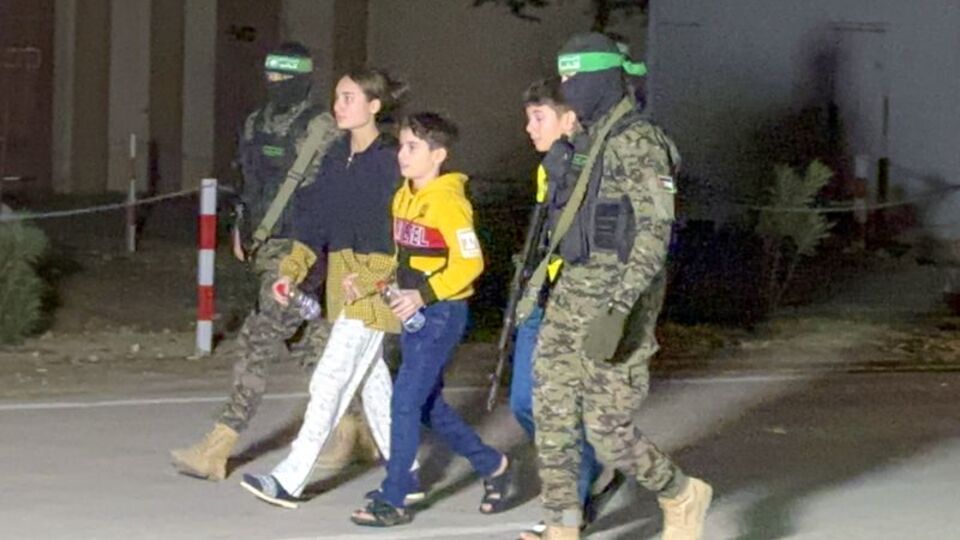 Gazze'de ateşkes uzatıldı: Rehine takası devam etti