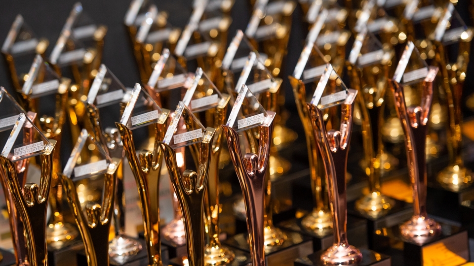 Stevie Awards'ta 13 ödül kazandı