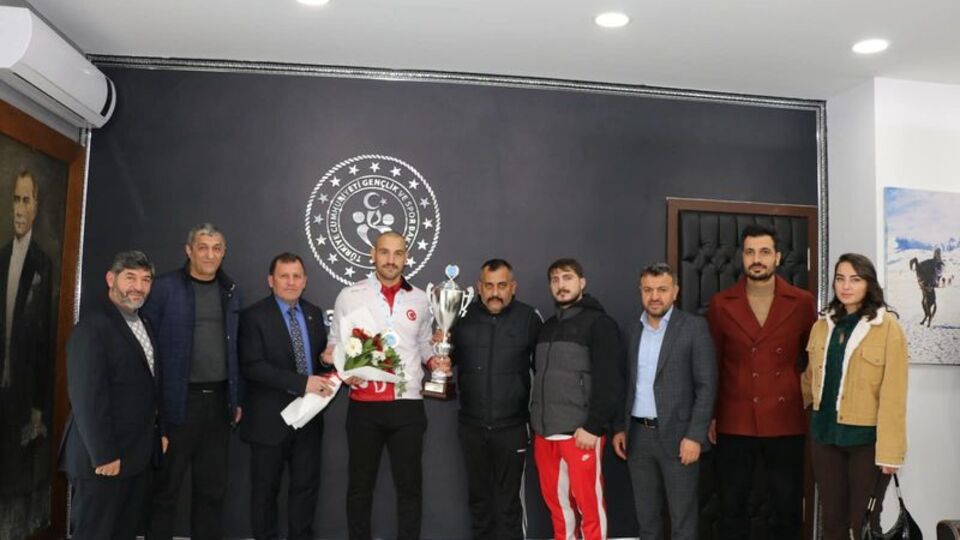 Yusuf Aşık'tan tarihi başarı