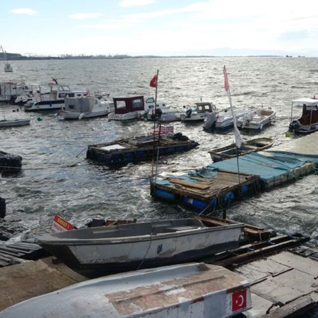 Pendik'te 5 balıkçı teknesi battı