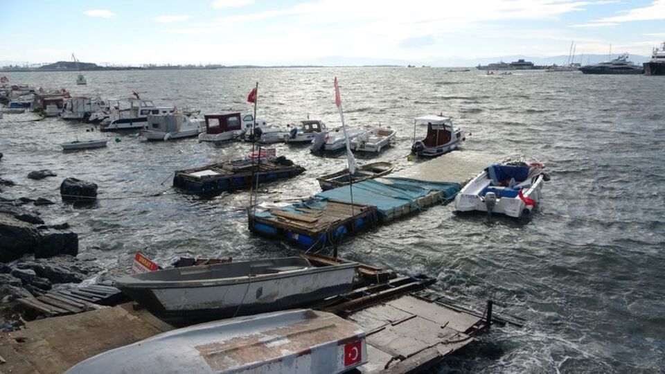 Pendik'te 5 balıkçı teknesi battı
