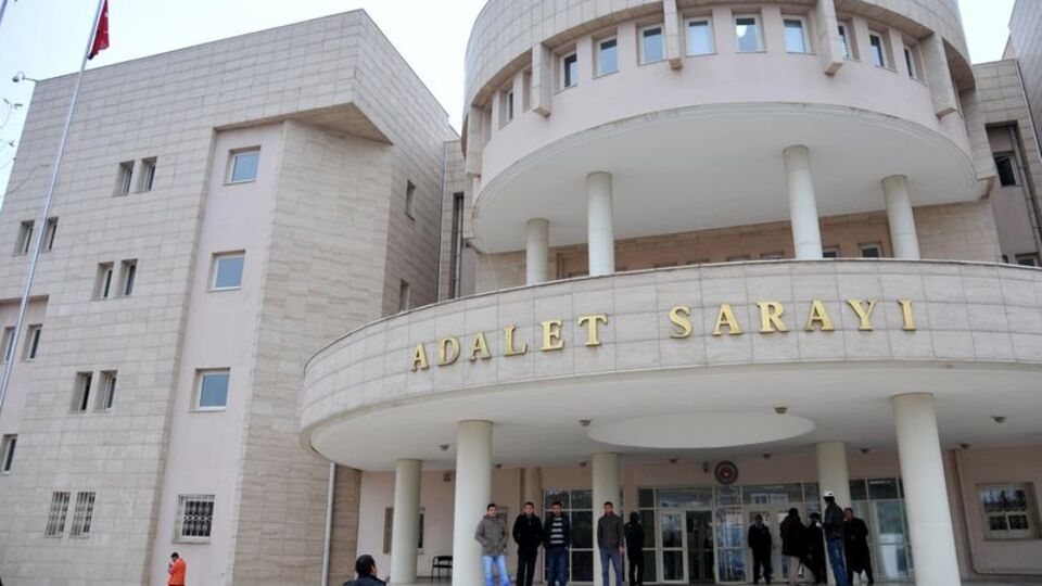 Adliyede sahte savcı yakalandı!