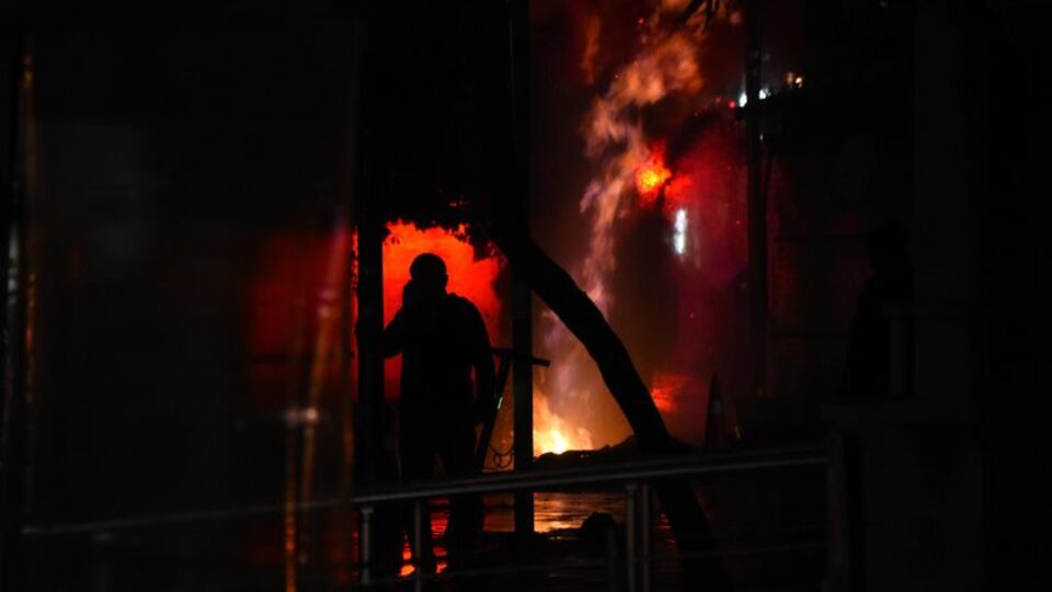 İzmir'de doğalgaz borusu patladı; çıkan yangın söndürüldü