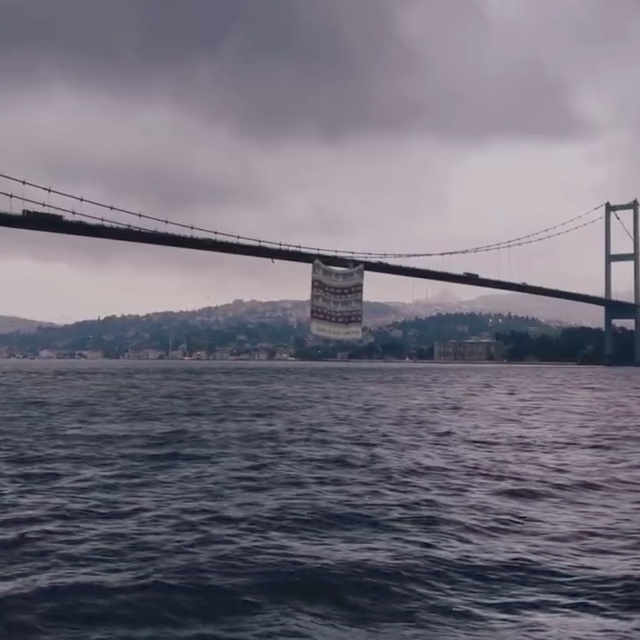 Yapay zekalı köprü reklamına inceleme