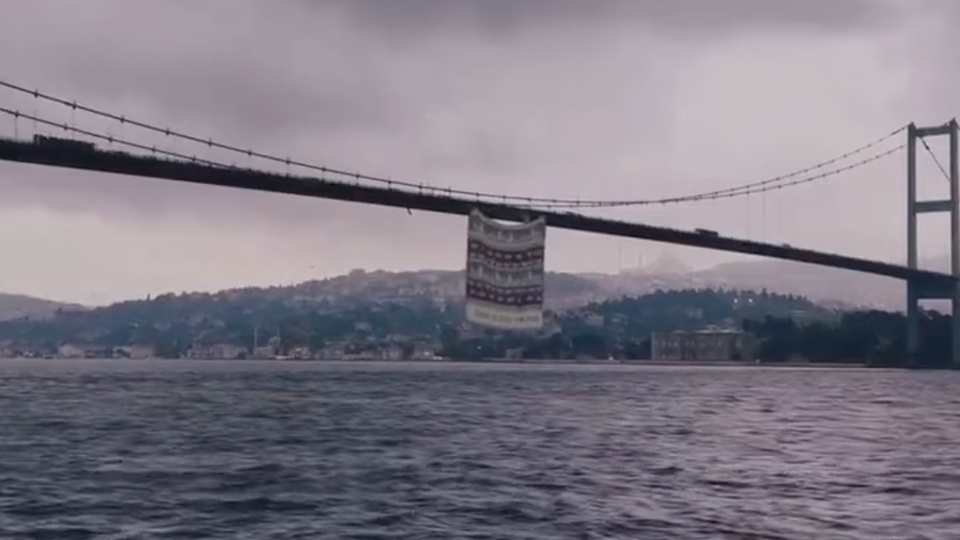 Yapay zekalı köprü reklamına inceleme