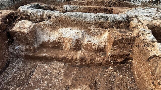 Adıyaman'da 1800 yıllık boğa başı kabartması!
