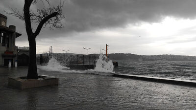 İstanbul'da sağanak ve fırtına! 1 kişi hayatını kaybetti