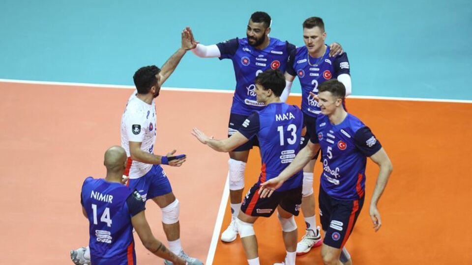 Halkbank, Berlin'i 5 sette devirdi!