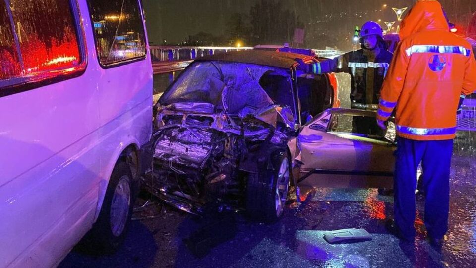 Kocaeli'de 5 araçlık zincirleme kaza: 1 ölü, 5 yaralı