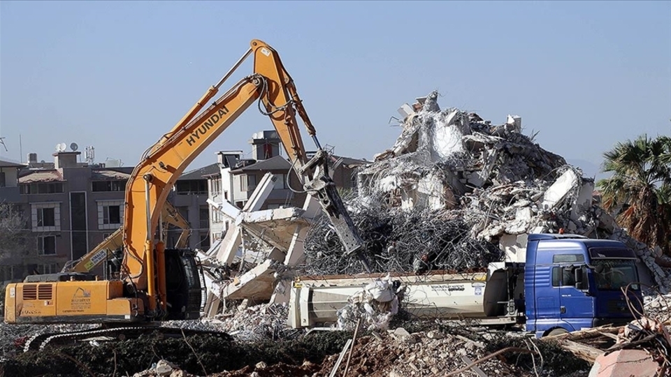Deprem bölgesindeki bazı illerde mücbir sebep hali uzatıldı