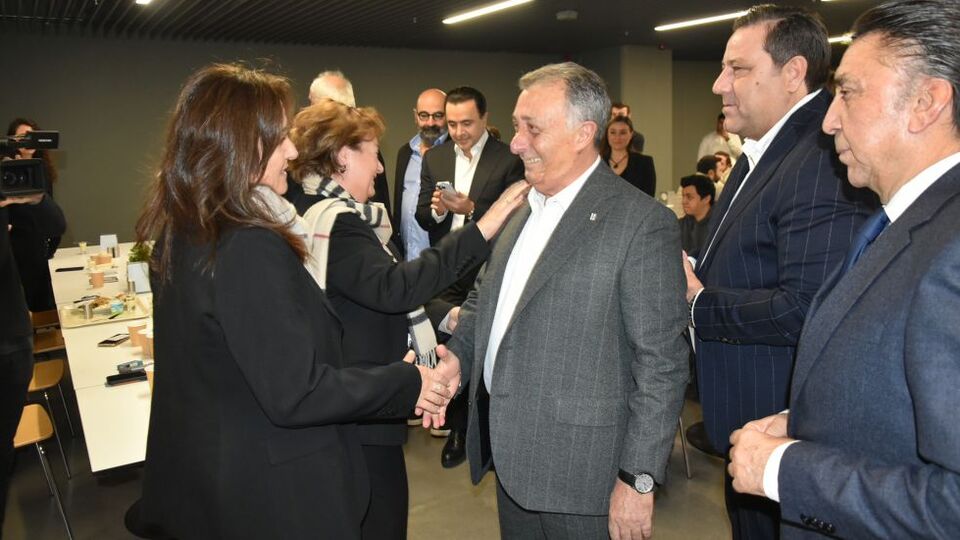 Ahmet Nur Çebi kulüp çalışanlarıyla vedalaştı