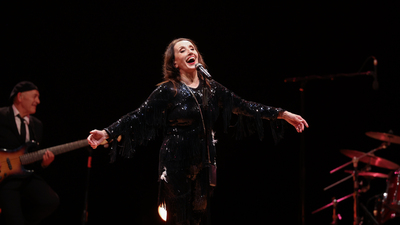 İş Sanat'tan Luz Casal geçti