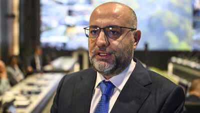 "Adayım" dedi istifa etti