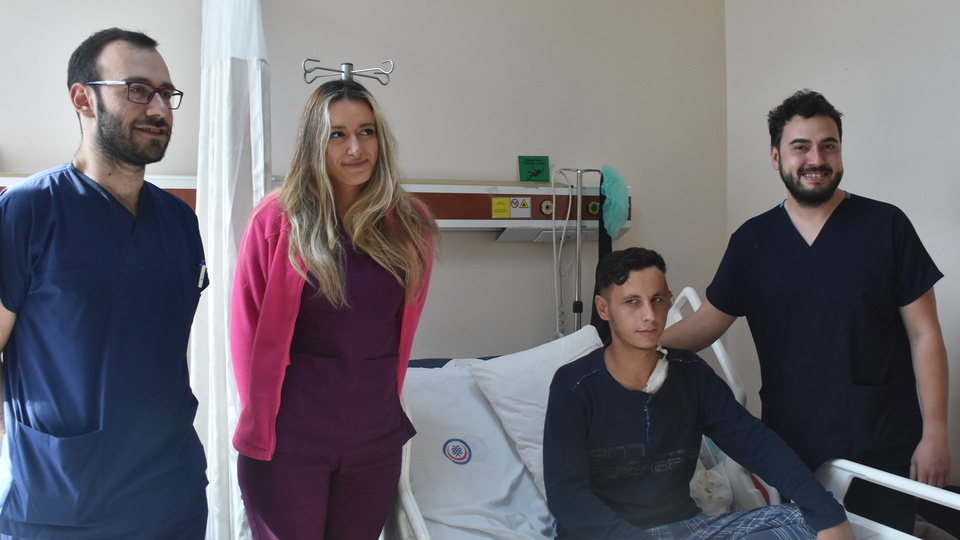 Göğüs kafesinden alınan kıkırdakla kulak kepçesi yapıldı