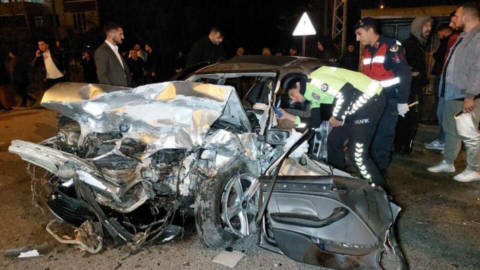 Samsun'da iki otomobil çarpıştı: 2 ölü 2 yaralı